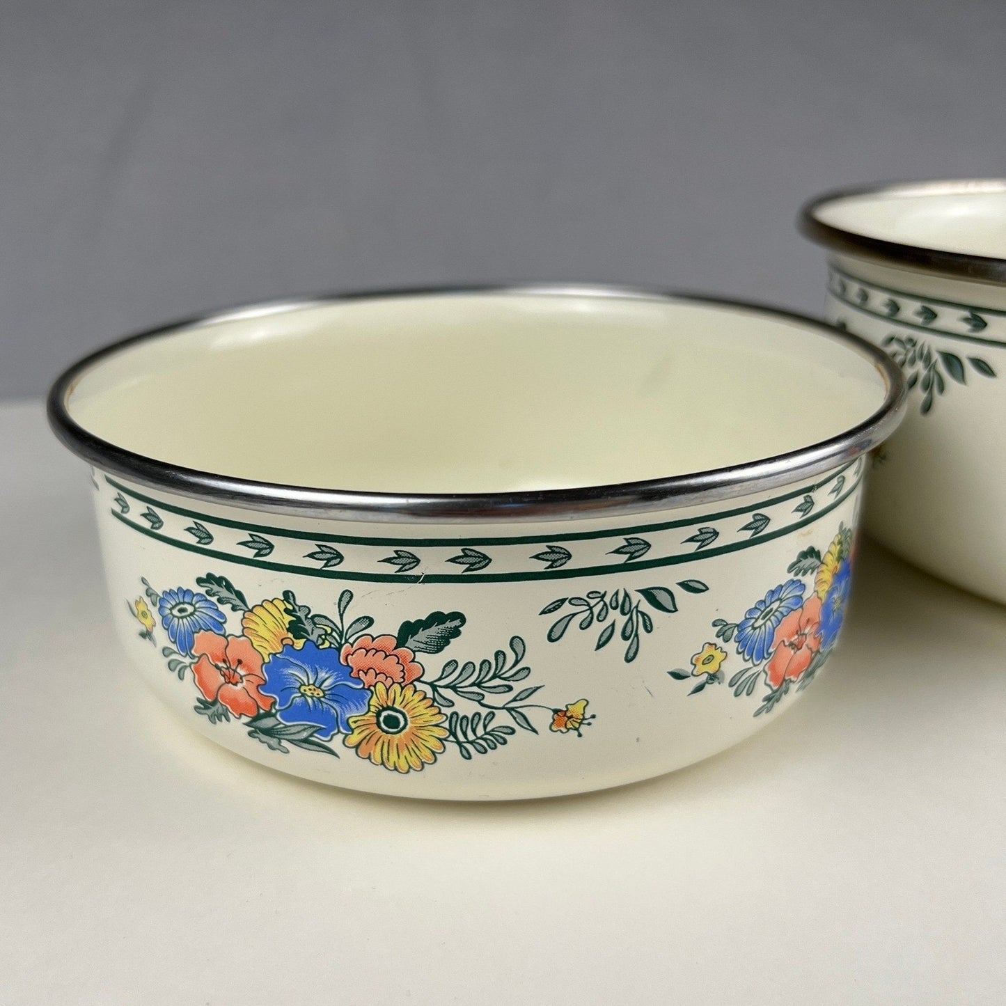VTG Bowls M. Kamenstein Enamel Set of 2 Floral 1982 Kitchenware Grandamcore