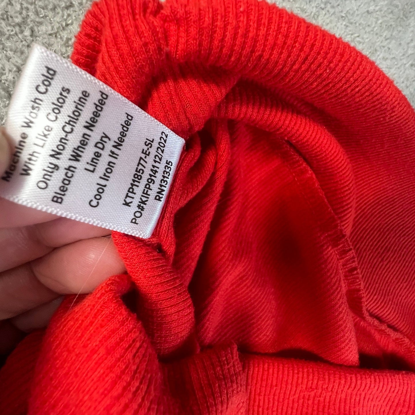 Evereve Mock Neck Top Womens Medium Red Sleeveless Knit Chic Minimalist