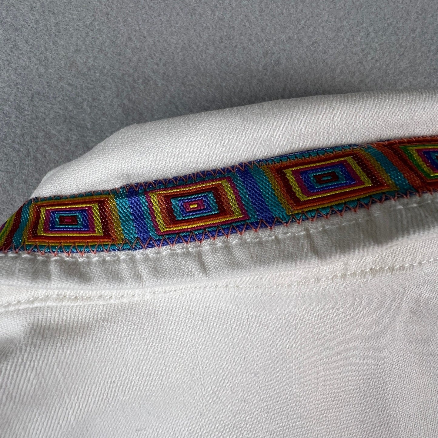 Isaac Mizrahi Live Denim Jacket Womens 16 White Embroidered Fringe Boho Festival
